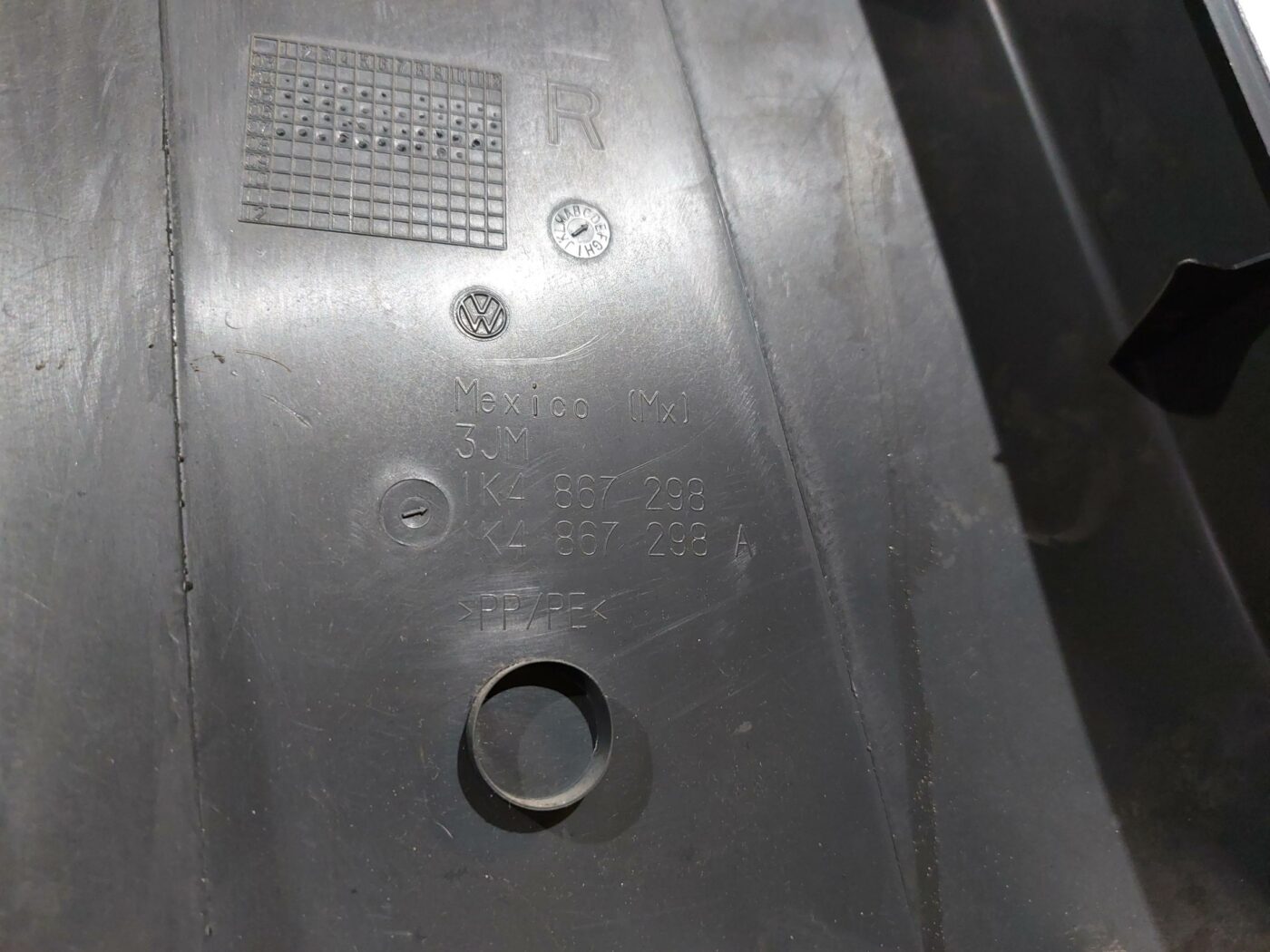 Vidējas salona statnes apdare priekš VW JETTA 2008