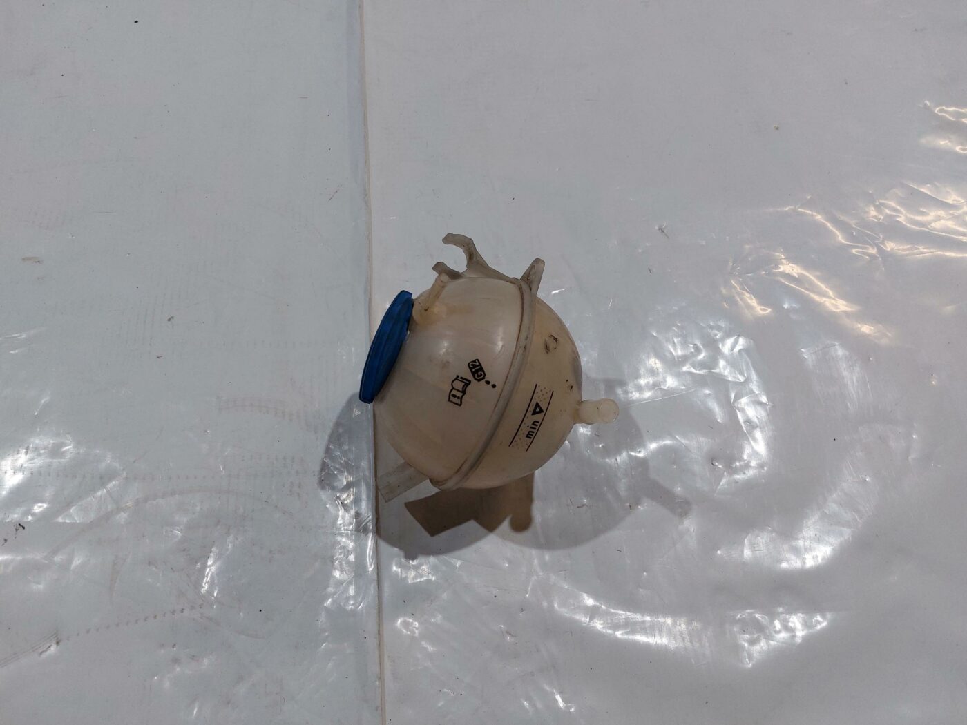 Dzesēšanas šķidruma tvertne priekš VW JETTA 2008 1 Dzesēšanas šķidruma tvertne priekš VW JETTA 2008