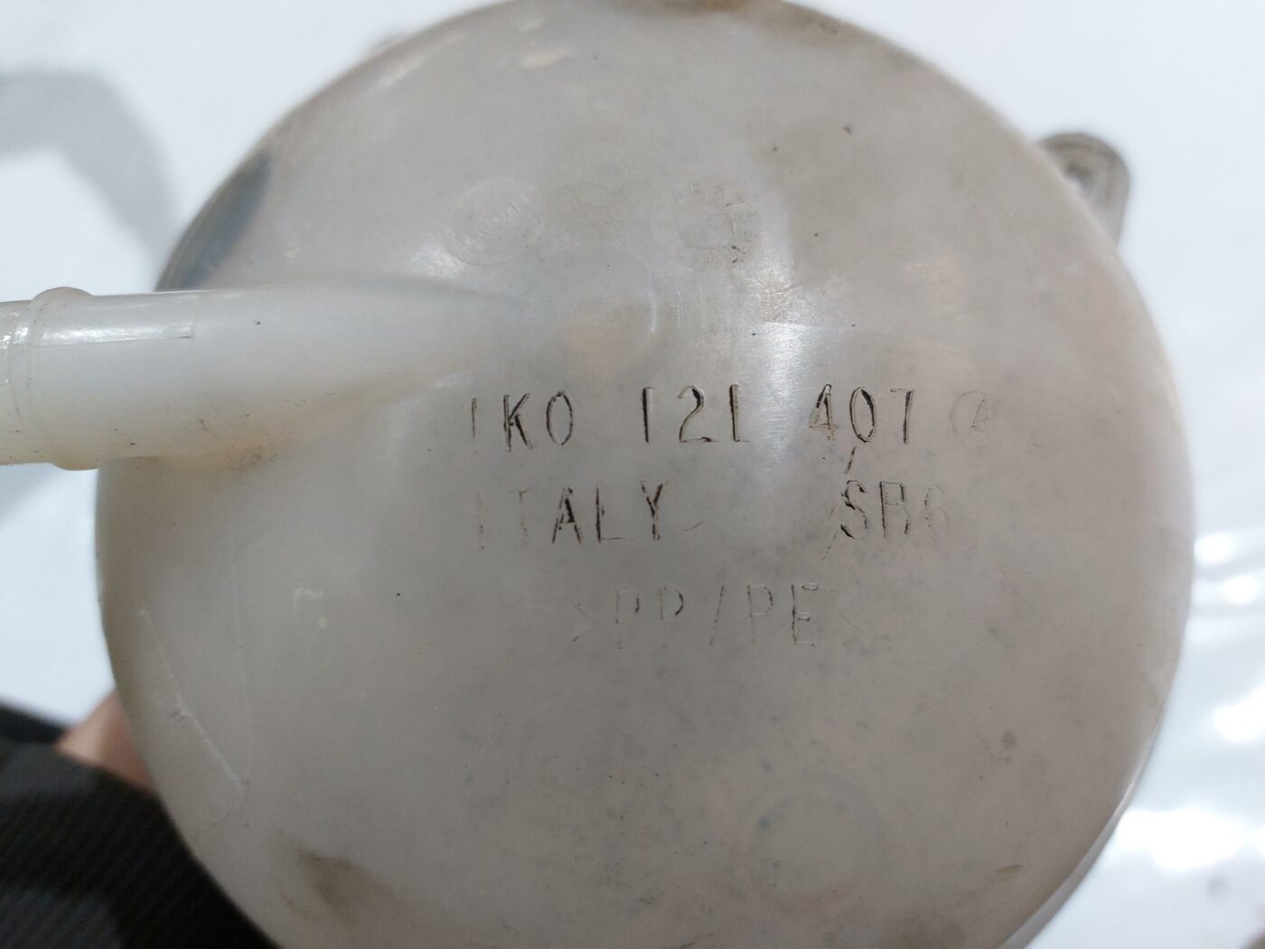 Dzesēšanas šķidruma tvertne priekš VW JETTA 2008 2 Dzesēšanas šķidruma tvertne priekš VW JETTA 2008