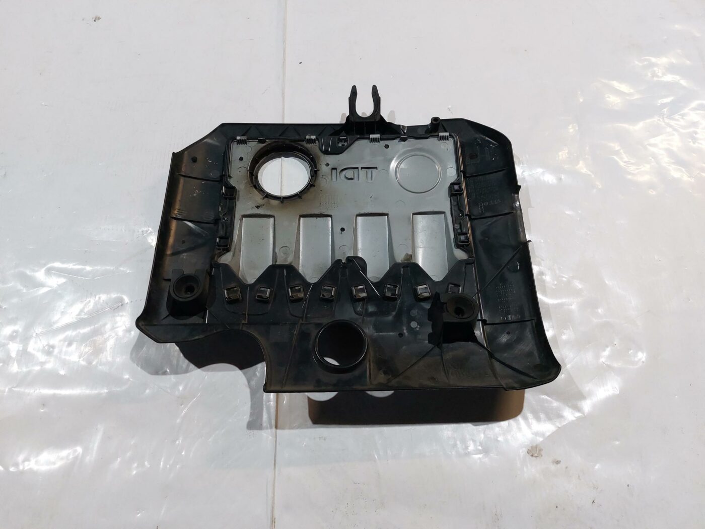 Dzinēja dekoratīvais vāks priekš VW JETTA 2008 2 Dzinēja dekoratīvais vāks priekš VW JETTA 2008