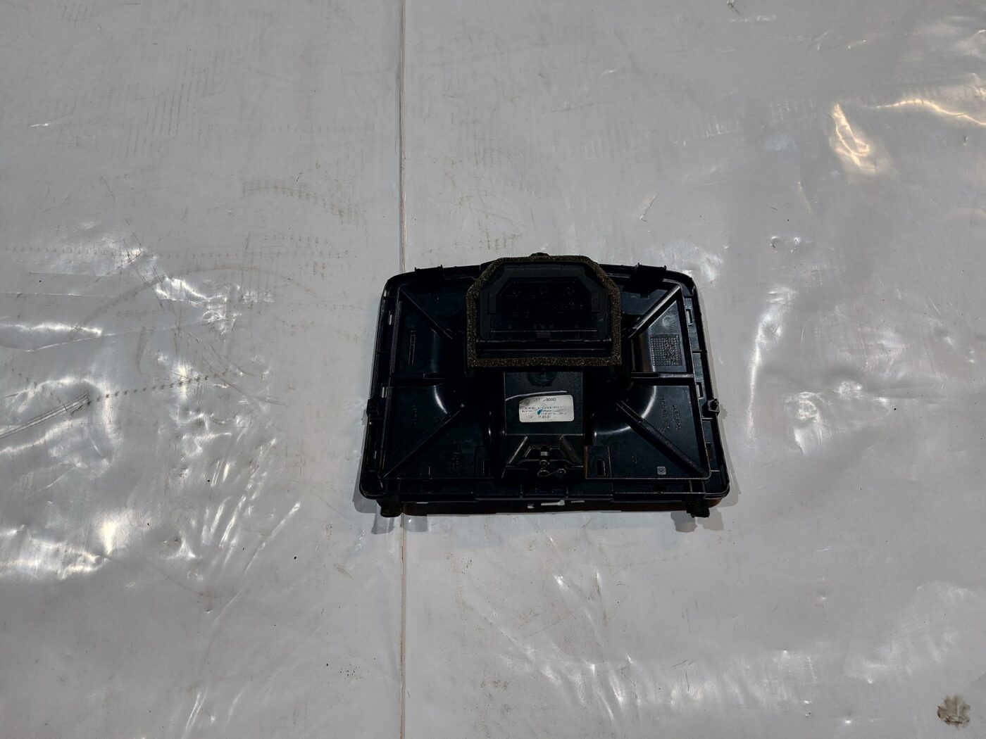 Mērinstrumentu paneļa gaisa vads, centrā priekš VW JETTA 2008 2 Mērinstrumentu paneļa gaisa vads, centrā priekš VW JETTA 2008