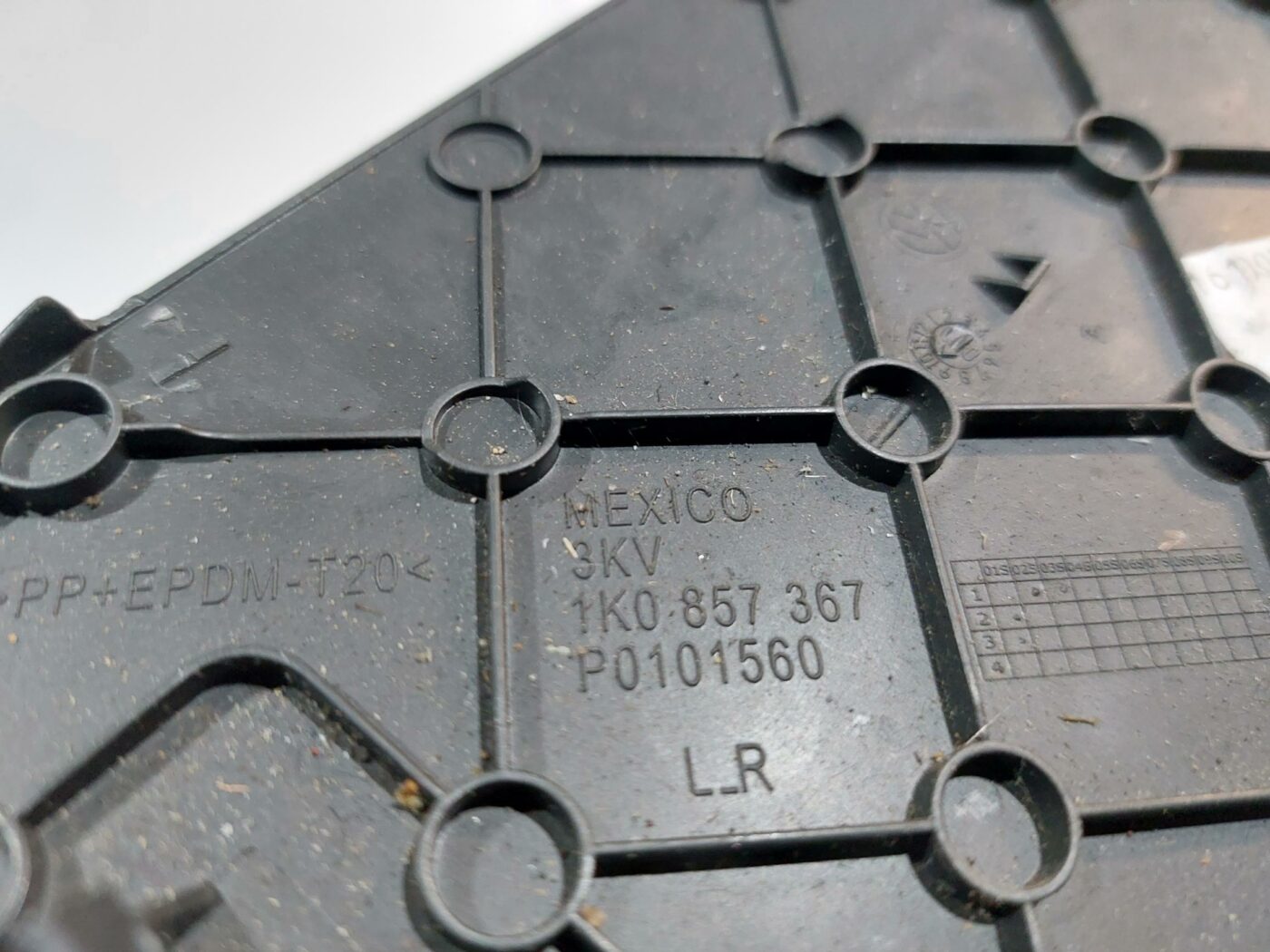 Mērinstrumentu paneļa apakšēja apdare priekš VW JETTA 2008 3 Mērinstrumentu paneļa apakšēja apdare priekš VW JETTA 2008