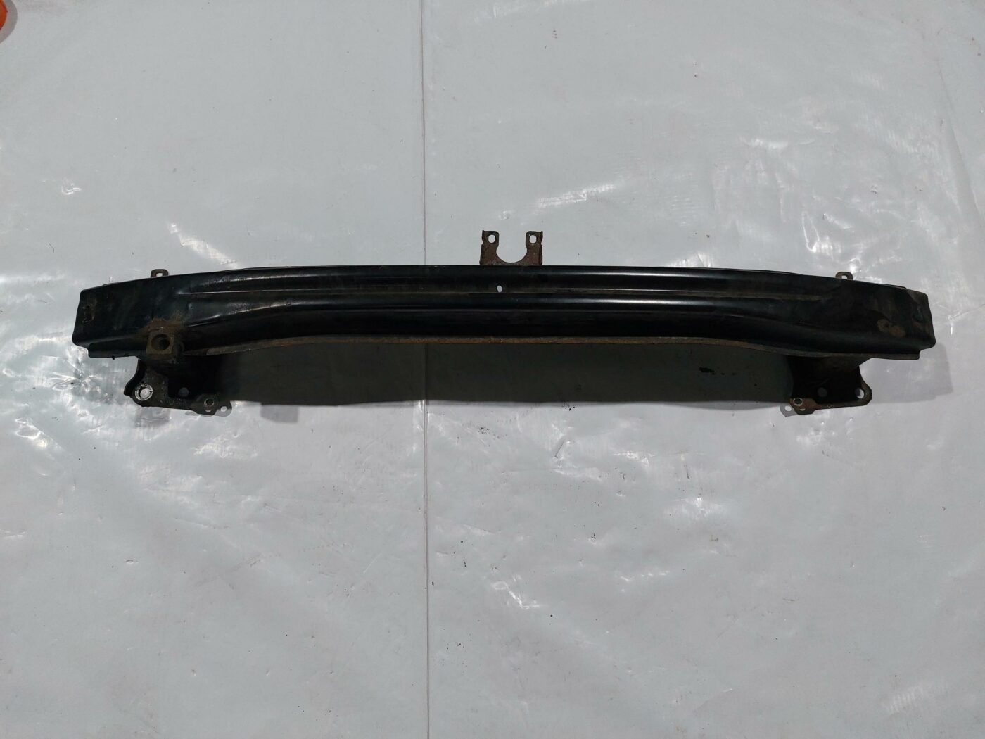 Priekšējā bufera pastiprinātājs priekš VW JETTA 2008 1 Priekšējā bufera pastiprinātājs priekš VW JETTA 2008