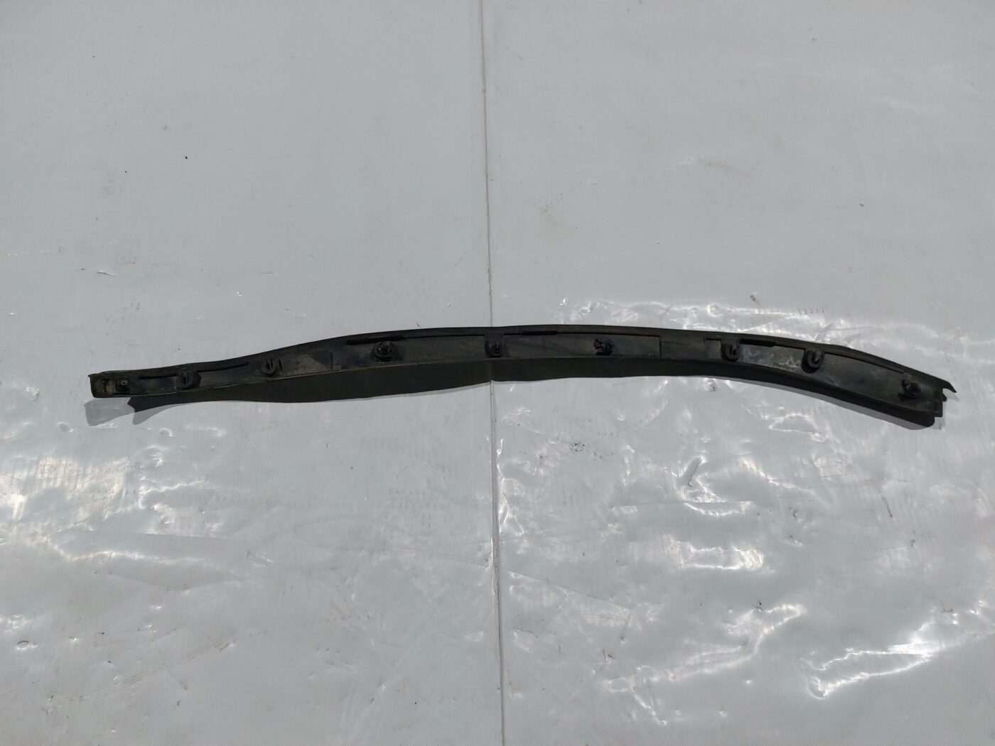 Aizmugurējo labo durvju moldings priekš VW JETTA 2008 2 Aizmugurējo labo durvju moldings priekš VW JETTA 2008