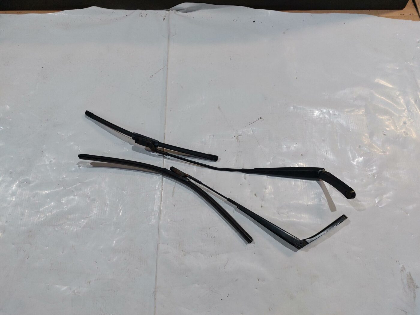 Vējstikla slotu turētāju komplekts priekš VW JETTA 2008