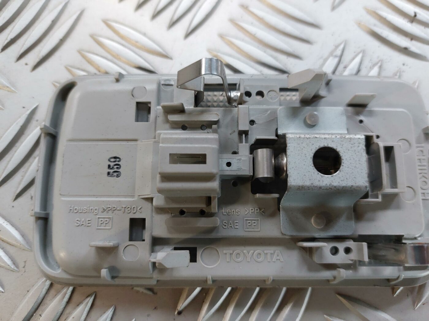 Aizmugurējo sēdvietu apgaismojums priekš TOYOTA COROLLA VERSO 2006 3 Aizmugurējo sēdvietu apgaismojums priekš TOYOTA COROLLA VERSO 2006