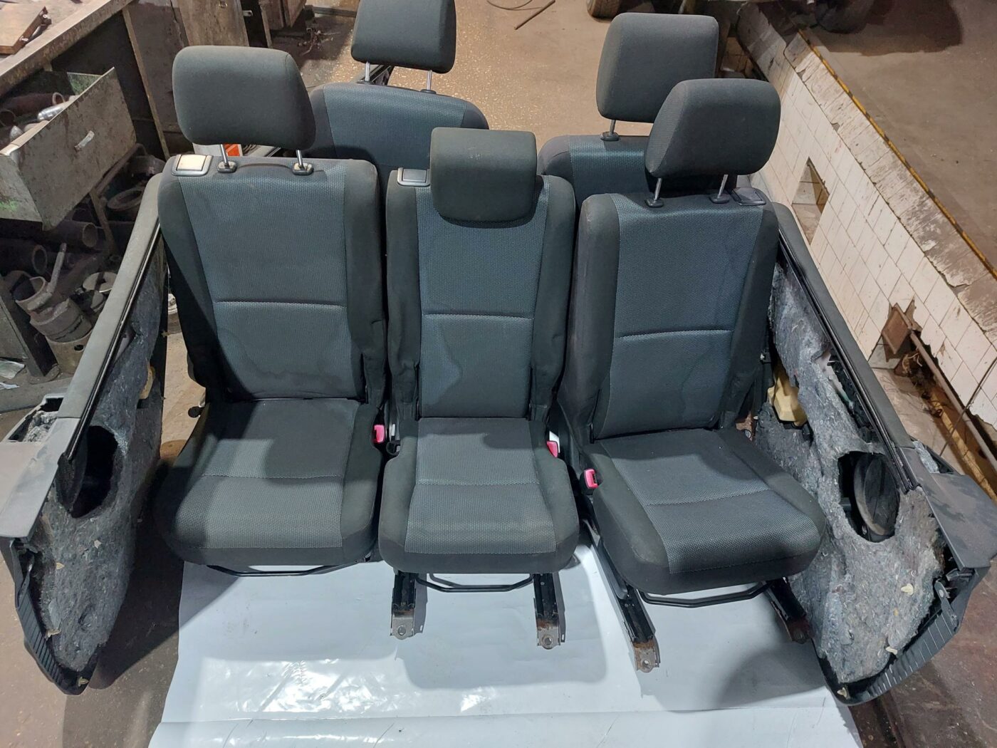 Sēdekļu komplekts priekš TOYOTA COROLLA VERSO 2006 3 Sēdekļu komplekts priekš TOYOTA COROLLA VERSO 2006