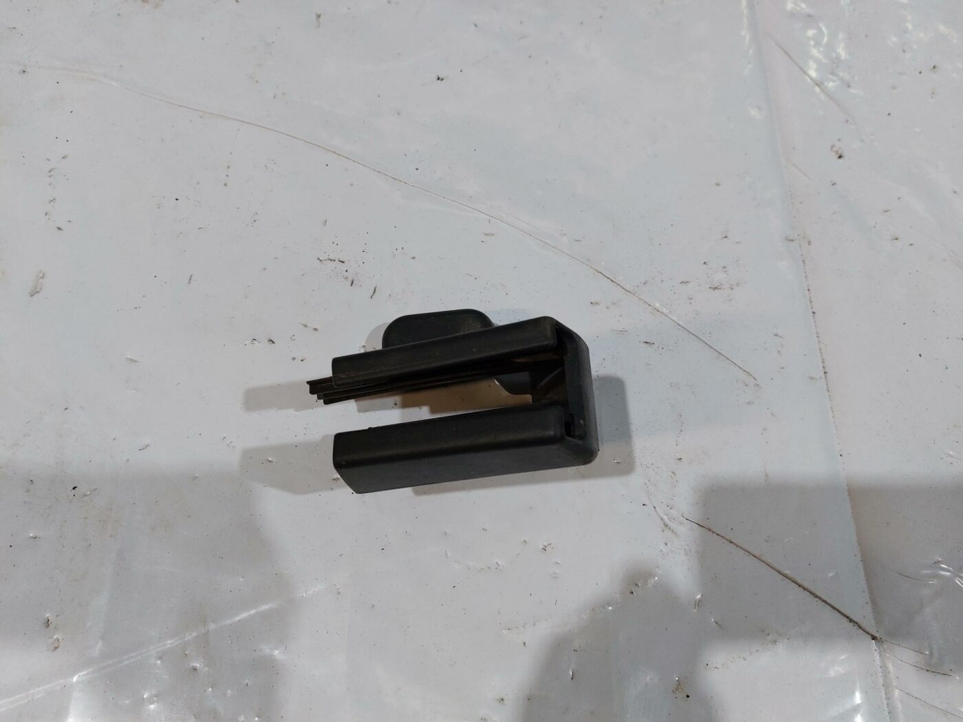 Priekšējā labā sēdekļa sliežu apdare priekš TOYOTA COROLLA VERSO 2006