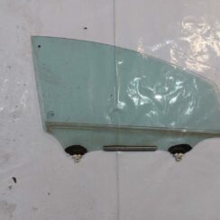 Priekšējo labo durvju stikls priekš TOYOTA COROLLA VERSO 2006