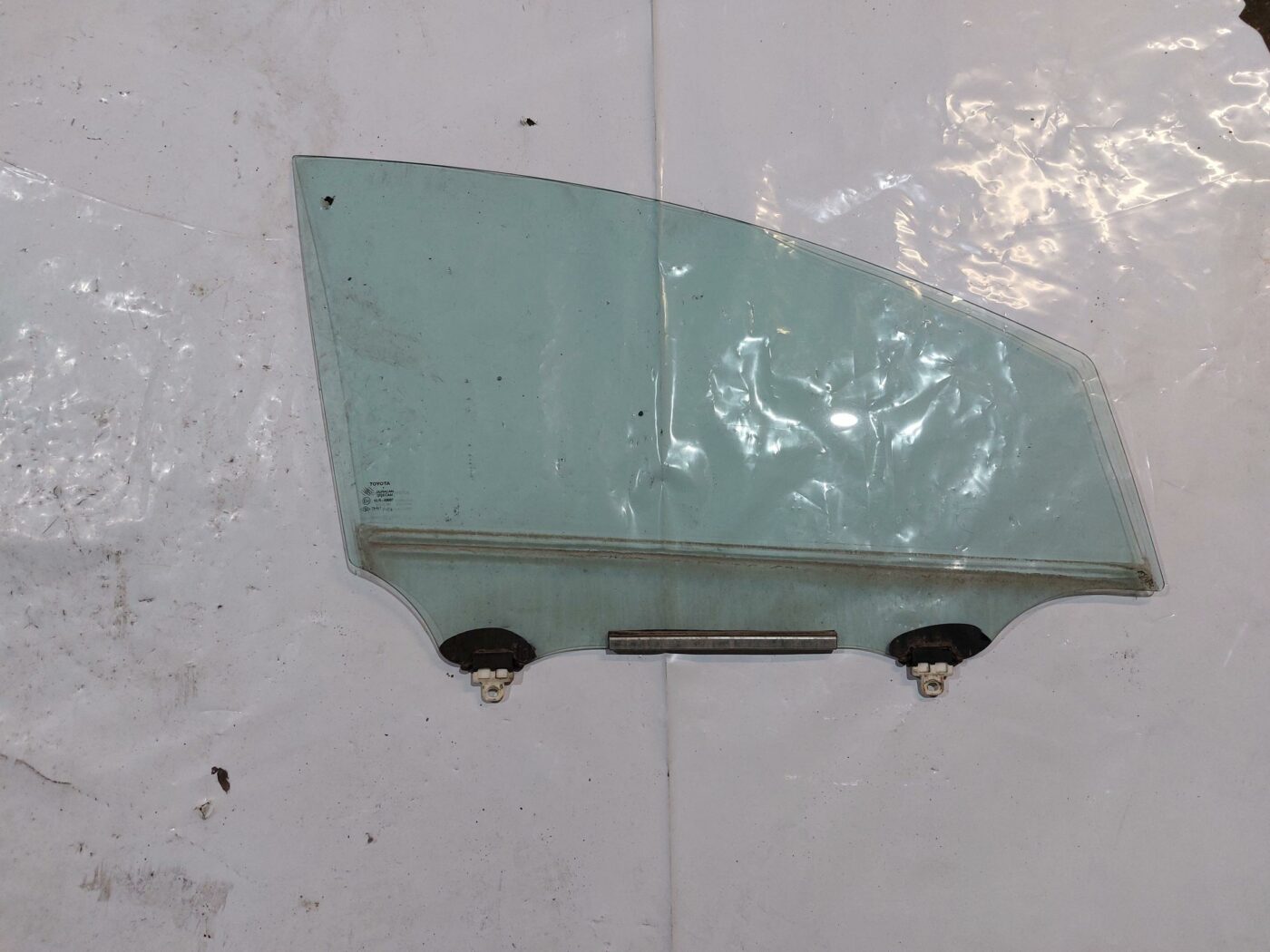 Priekšējo labo durvju stikls priekš TOYOTA COROLLA VERSO 2006 1 Priekšējo labo durvju stikls priekš TOYOTA COROLLA VERSO 2006