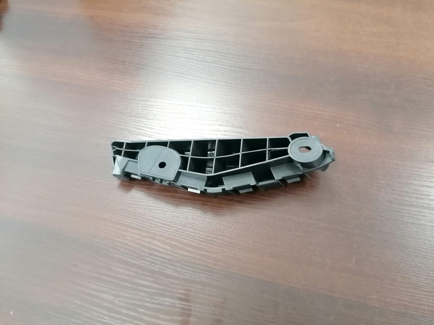 Priekšējā spārna un bufera stiprinājums priekš VW AMAROK 2010-2020 1 Priekšējā spārna un bufera stiprinājums priekš VW AMAROK 2010-2020