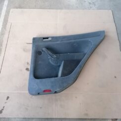 Aizmugurējo labo durvju apdare priekš VW GOLF PLUS 2005-2013