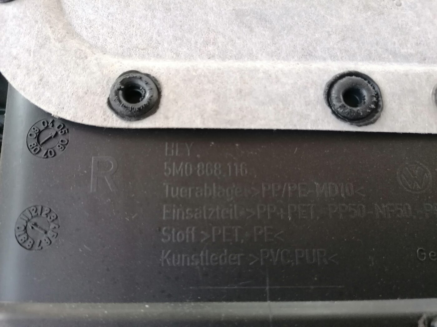 Aizmugurējo labo durvju apdare priekš VW GOLF PLUS 2005-2013 3 Aizmugurējo labo durvju apdare priekš VW GOLF PLUS 2005-2013