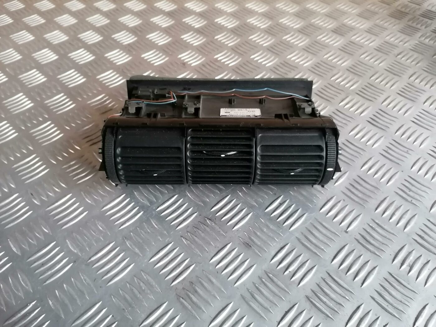 Mērinstrumentu paneļa gaisa vads, centrā priekš FORD GALAXY 2005 1 Mērinstrumentu paneļa gaisa vads, centrā priekš FORD GALAXY 2005