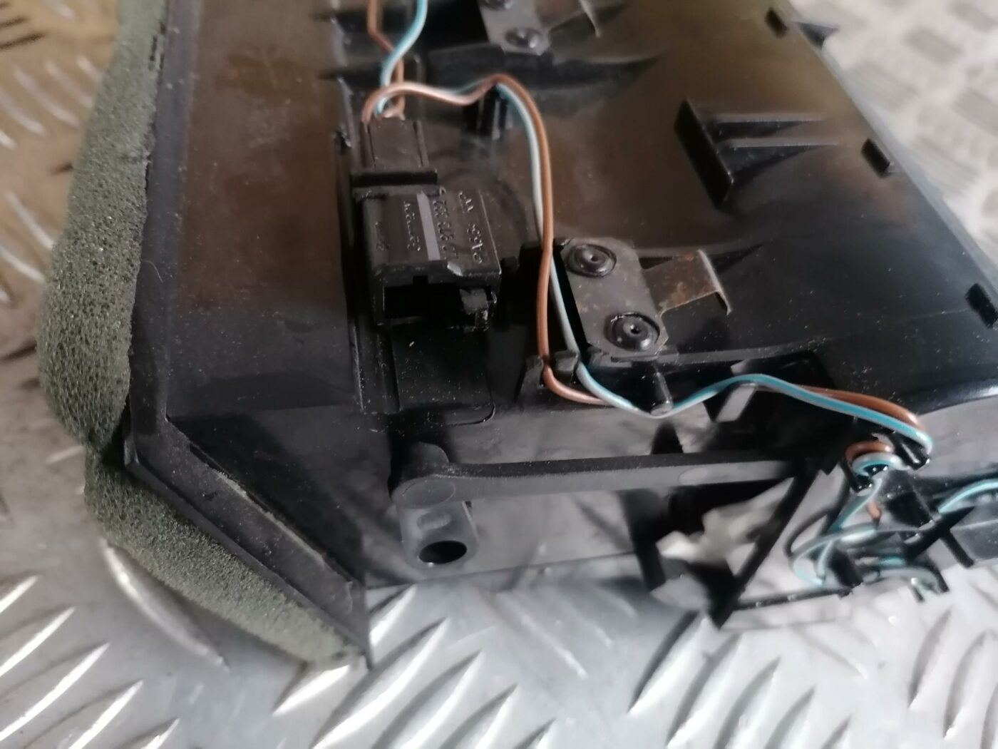 Mērinstrumentu paneļa gaisa vads, centrā priekš FORD GALAXY 2005 4 Mērinstrumentu paneļa gaisa vads, centrā priekš FORD GALAXY 2005