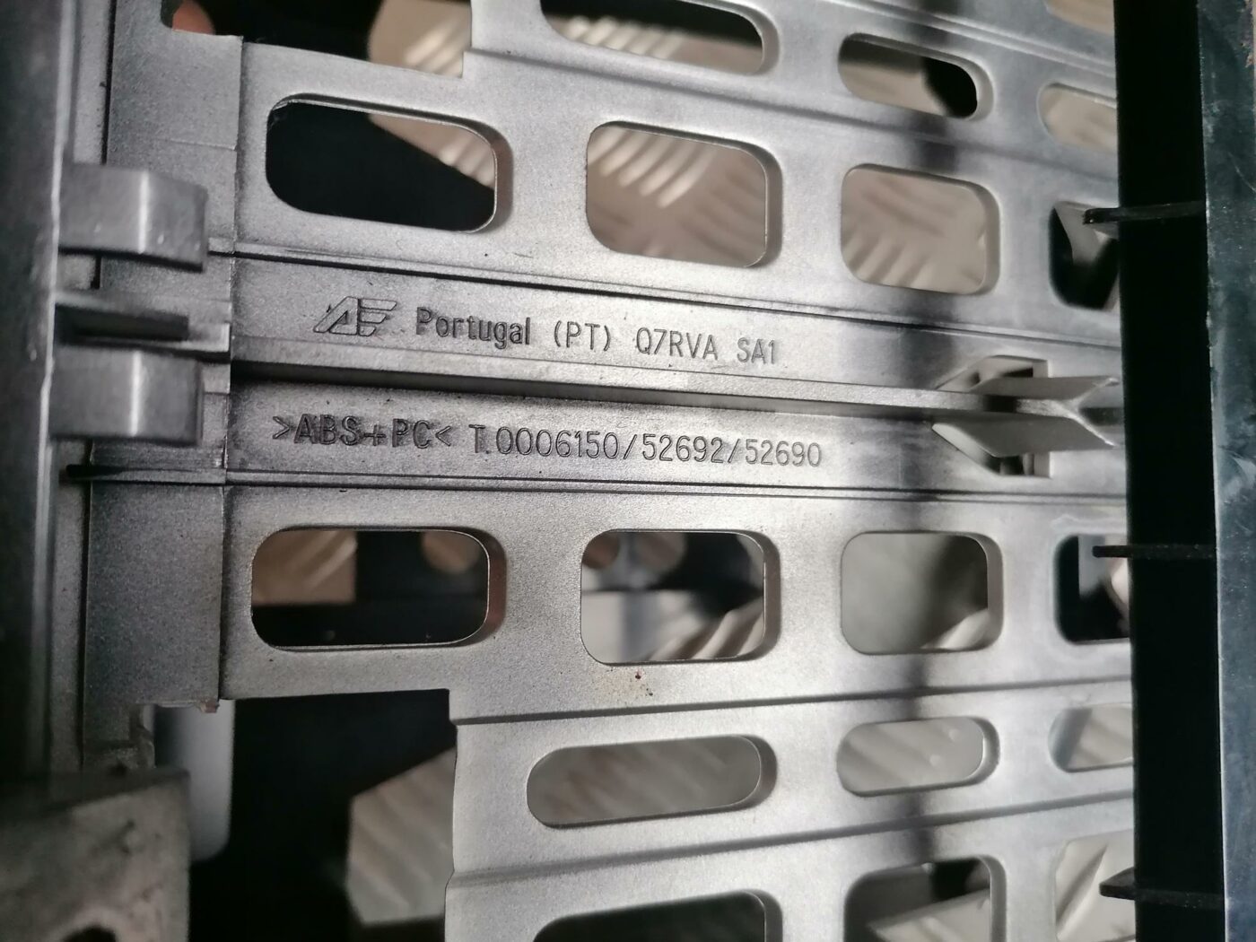 Automašīnas radio kronšteins priekš FORD GALAXY 2005