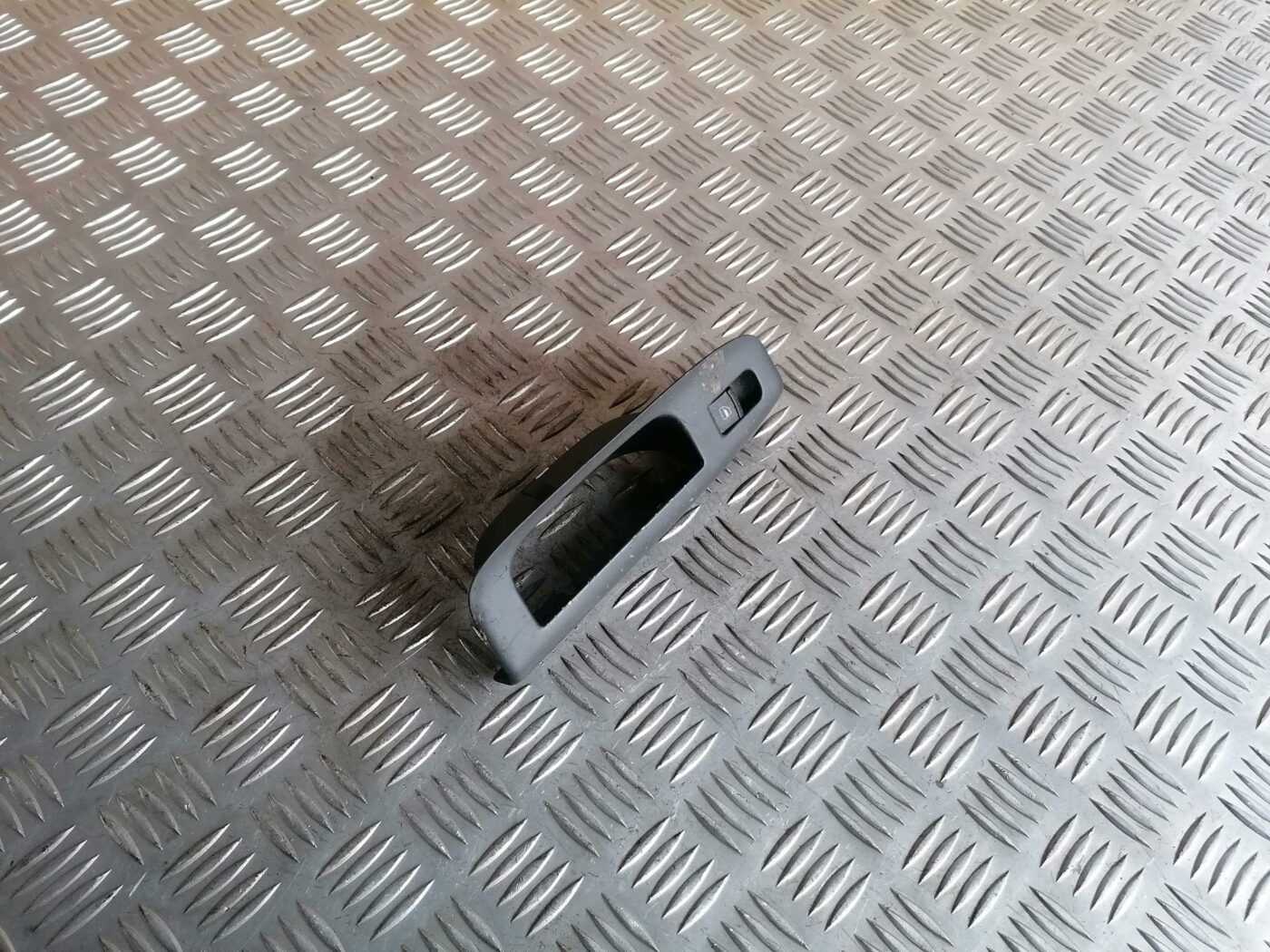 Stikla pacelšanas poga priekš FORD GALAXY 2005 1 Stikla pacelšanas poga priekš FORD GALAXY 2005