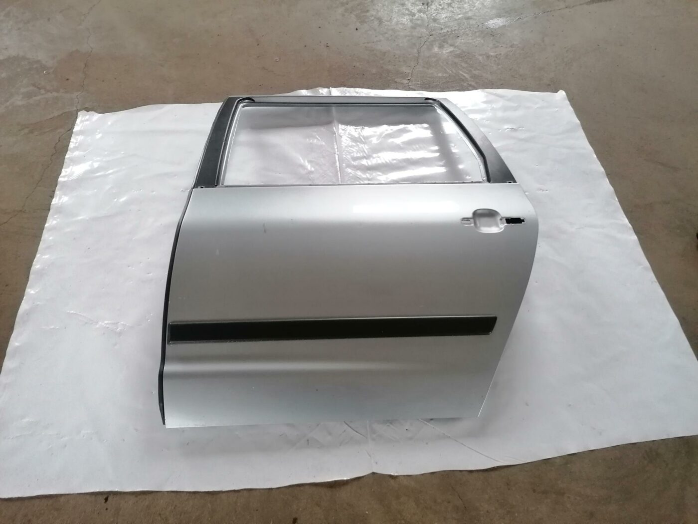 Aizmugurējās kreisās durvis priekš FORD GALAXY 2005 1 Aizmugurējās kreisās durvis priekš FORD GALAXY 2005