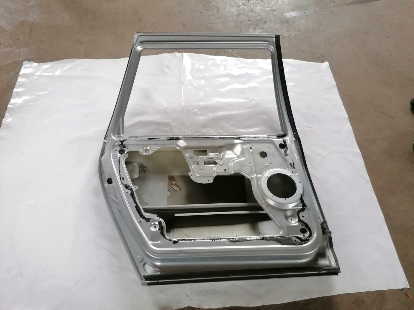 Aizmugurējās kreisās durvis priekš FORD GALAXY 2005 5 Aizmugurējās kreisās durvis priekš FORD GALAXY 2005