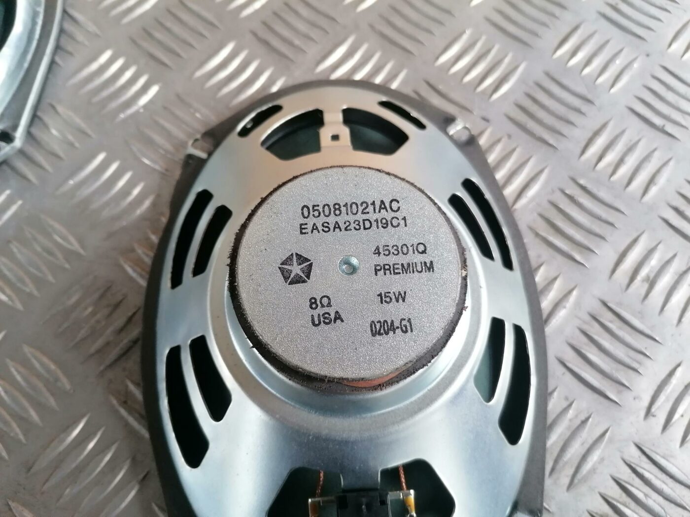 Durvju skaļrunis, apakšā priekš CHRYSLER SEBRING 2006 2 Durvju skaļrunis, apakšā priekš CHRYSLER SEBRING 2006