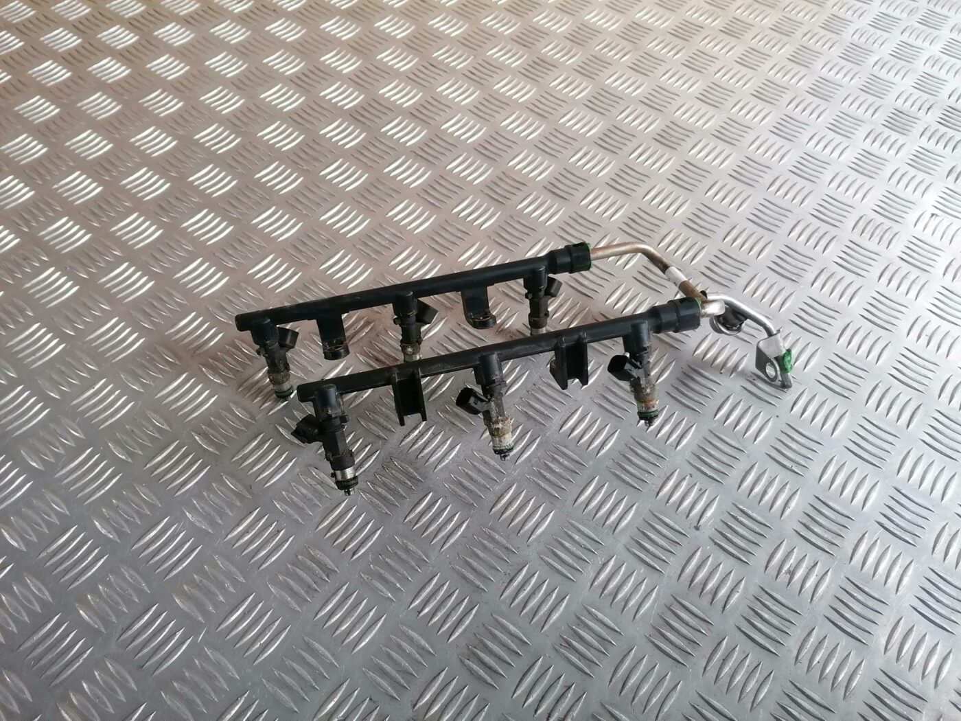 Degvielas sadales caurule priekš CHRYSLER SEBRING 2006 1 Degvielas sadales caurule priekš CHRYSLER SEBRING 2006