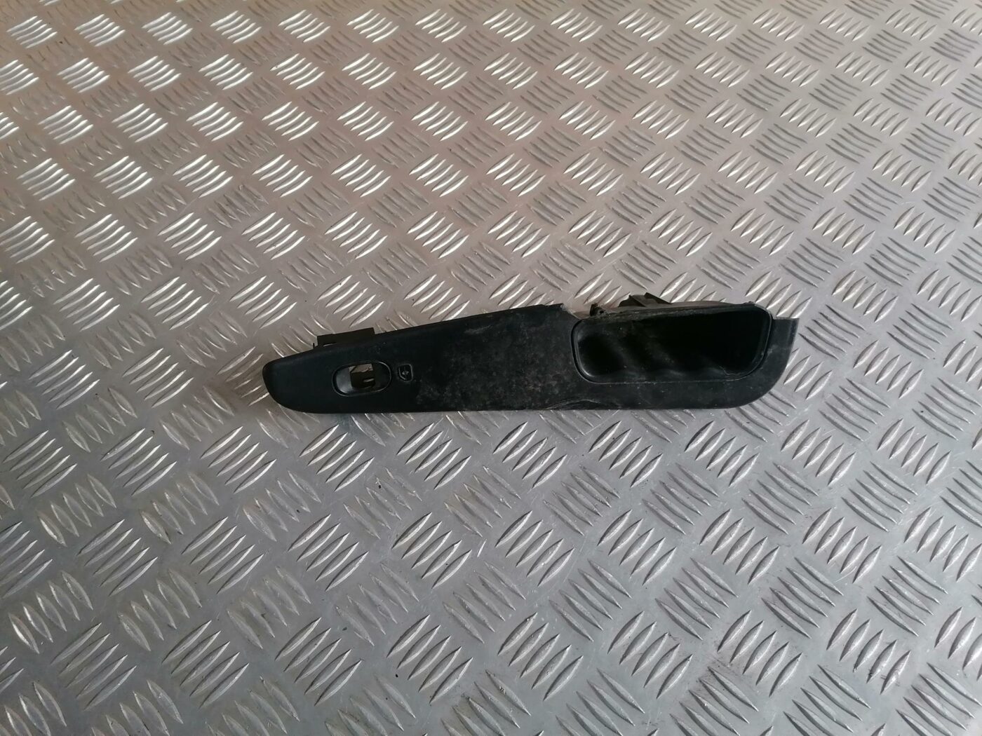 Durvju rokturu apdares uzlika (salonā) priekš CHRYSLER SEBRING 2006 1 Durvju rokturu apdares uzlika (salonā) priekš CHRYSLER SEBRING 2006