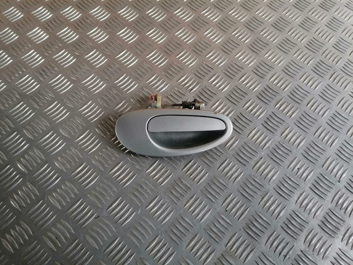 Aizmugurējāis labais durvju rokturis priekš CHRYSLER SEBRING 2006 1 Aizmugurējāis labais durvju rokturis priekš CHRYSLER SEBRING 2006