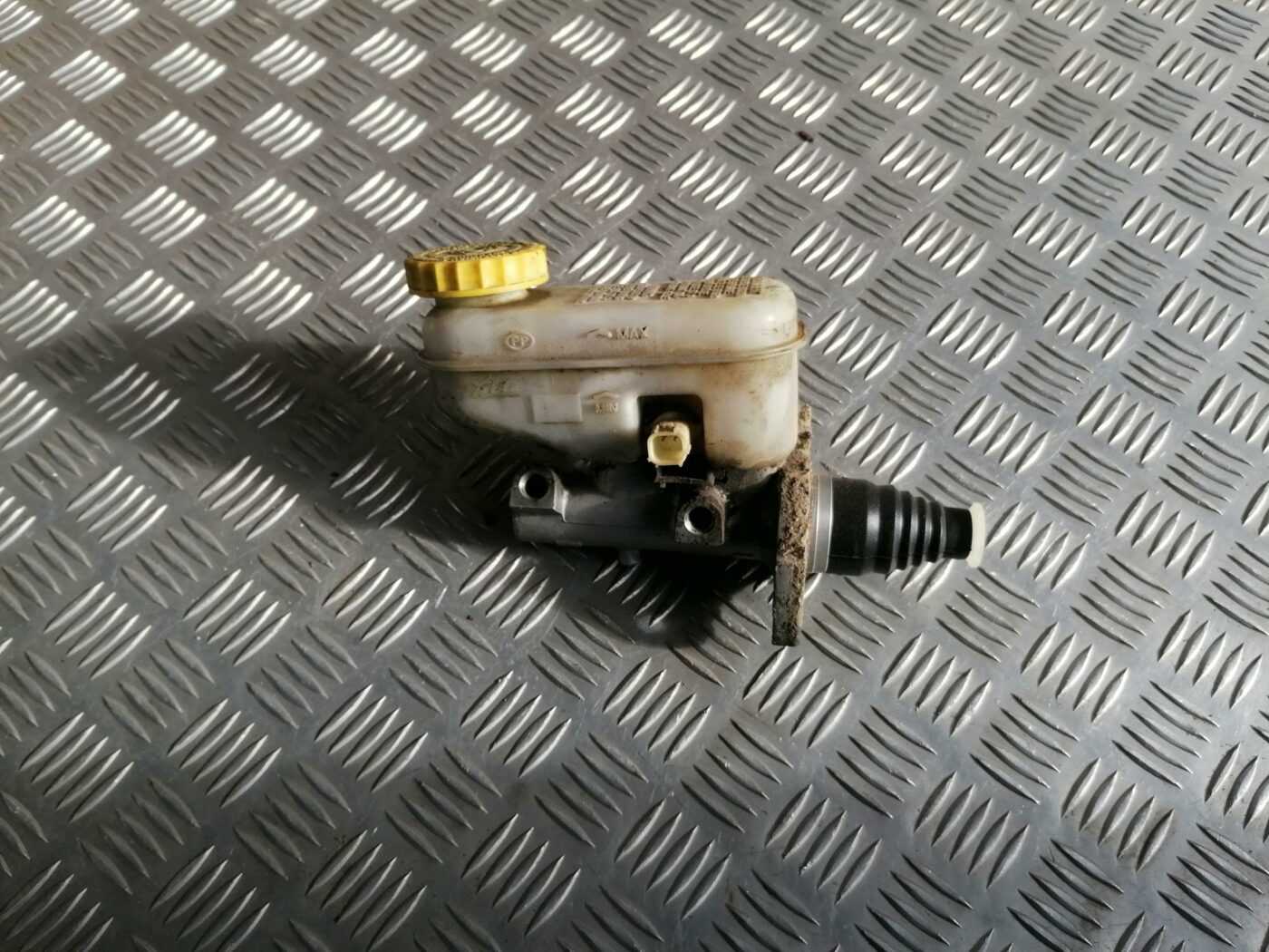 Bremžu pastiprinātāja galvenais cilindrs priekš CHRYSLER SEBRING 2006 1 Bremžu pastiprinātāja galvenais cilindrs priekš CHRYSLER SEBRING 2006