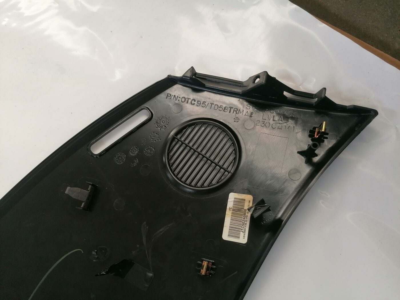 Vējstikla ventilācijas režģis (salonā) priekš CHRYSLER SEBRING 2006