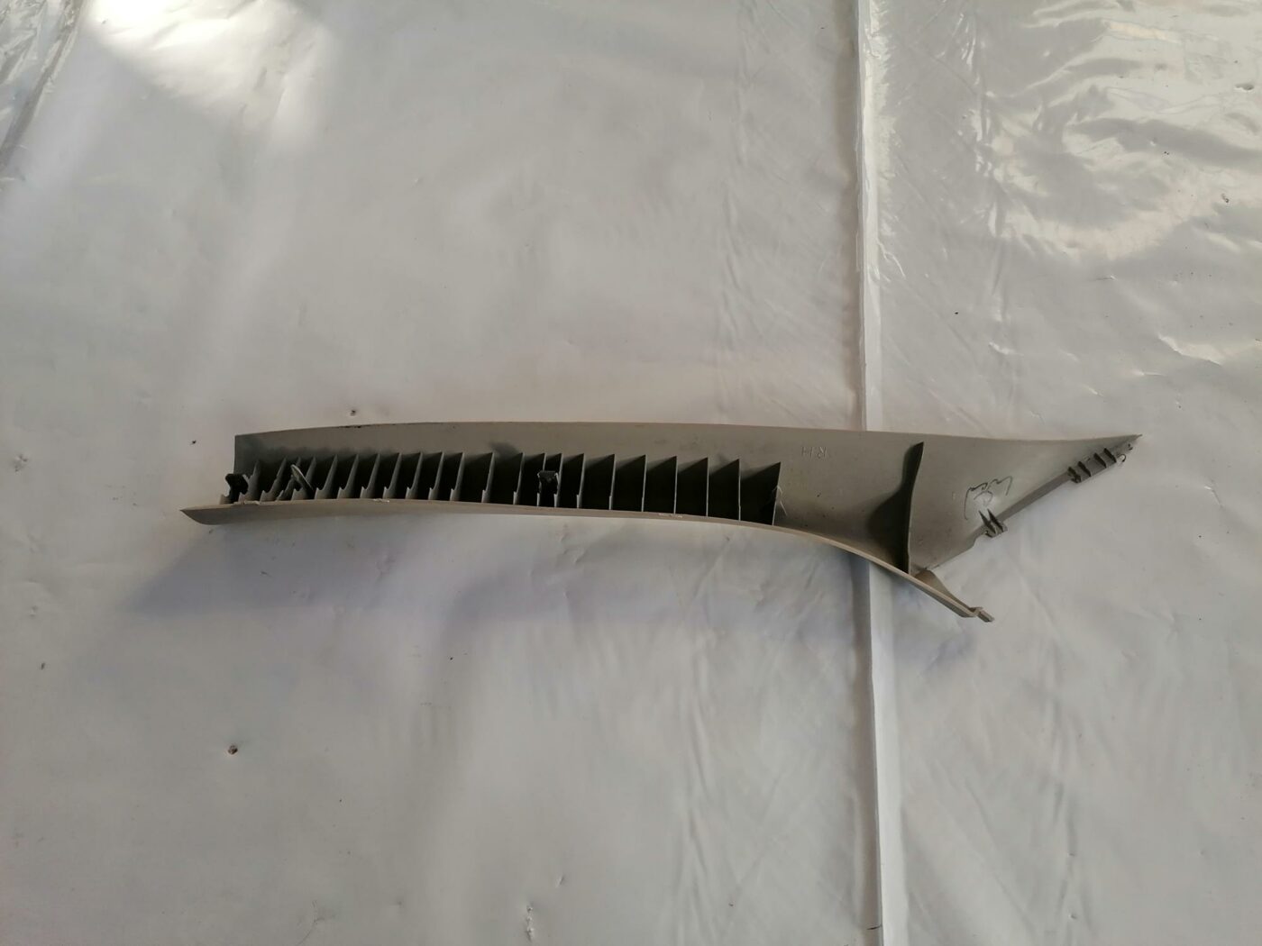 Priekšējas salona statnes apdare priekš CHRYSLER SEBRING 2006 2 Priekšējas salona statnes apdare priekš CHRYSLER SEBRING 2006