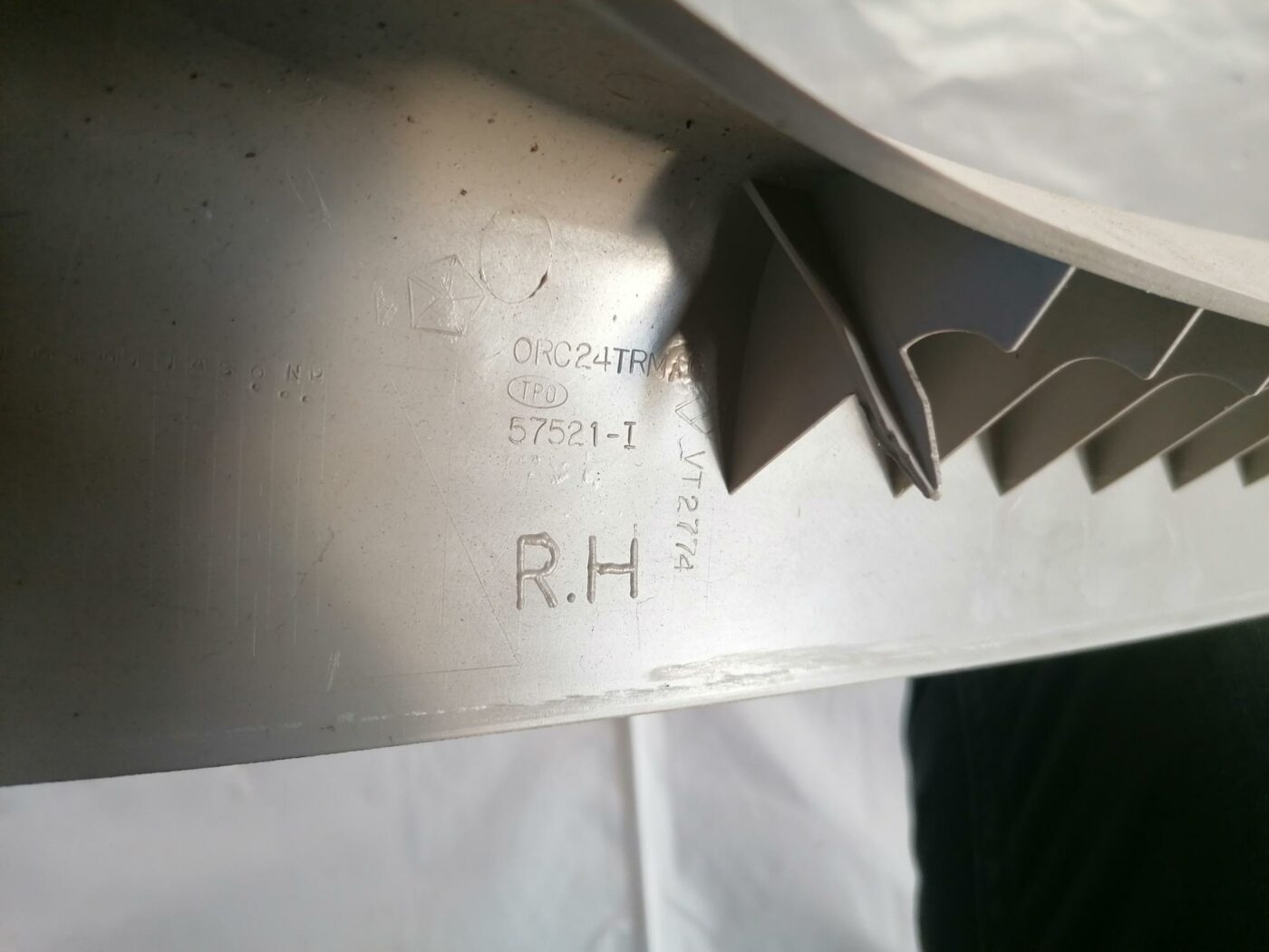 Priekšējas salona statnes apdare priekš CHRYSLER SEBRING 2006 3 Priekšējas salona statnes apdare priekš CHRYSLER SEBRING 2006