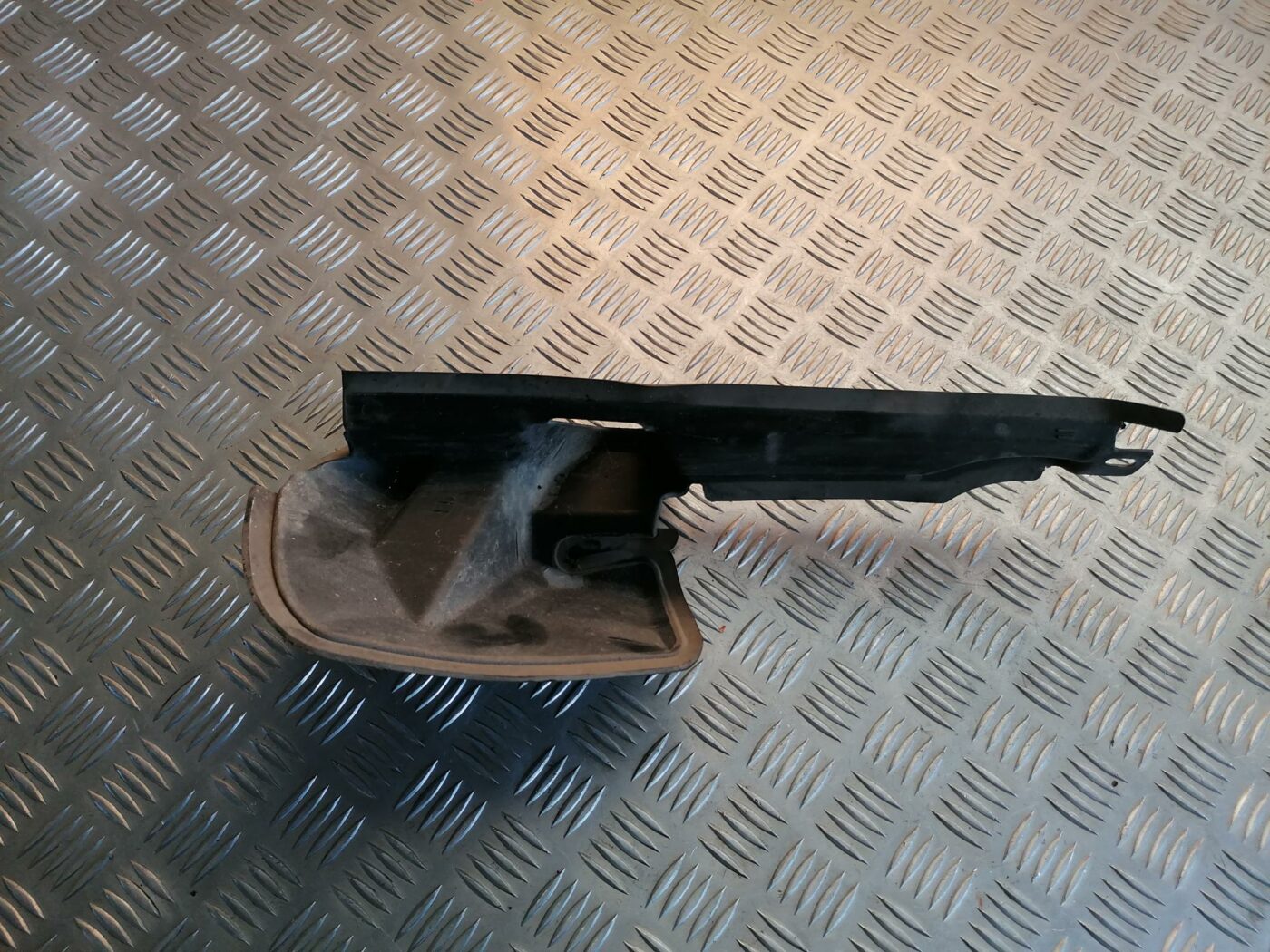 Ieplūdes gaisa deflektors, pa kreisi priekš CHRYSLER SEBRING 2006 2 Ieplūdes gaisa deflektors, pa kreisi priekš CHRYSLER SEBRING 2006