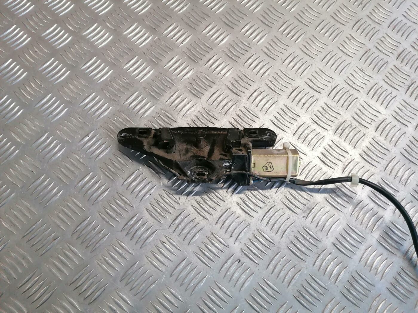 Bagažnieka vāka slēdzenes servomotors priekš BMW 530D E39 2001 TOURING