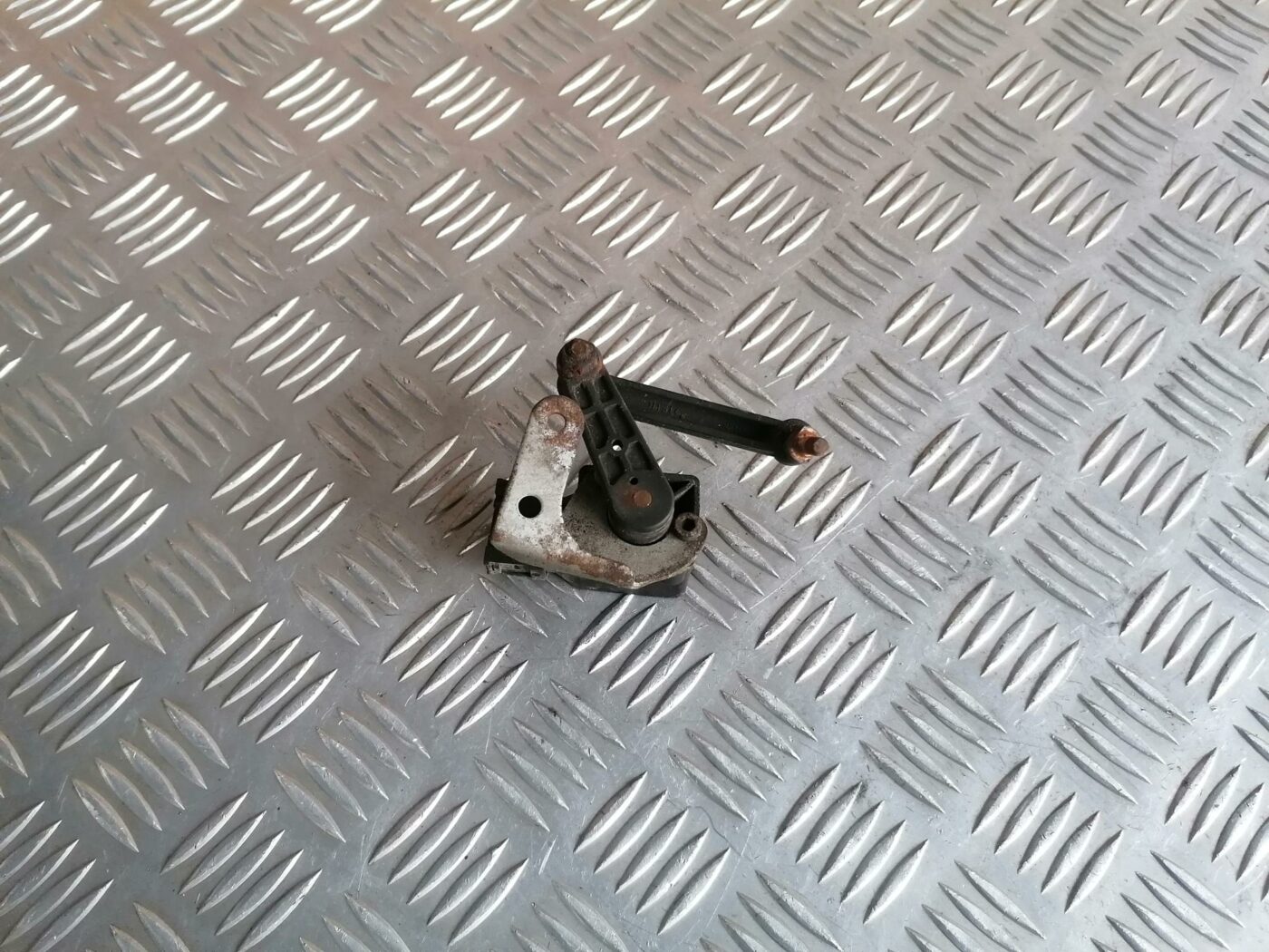 Lukturu diapazona korekcijas sensors, aizmugurē priekš BMW 530D E39 2001 TOURING 2 Lukturu diapazona korekcijas sensors, aizmugurē priekš BMW 530D E39 2001 TOURING