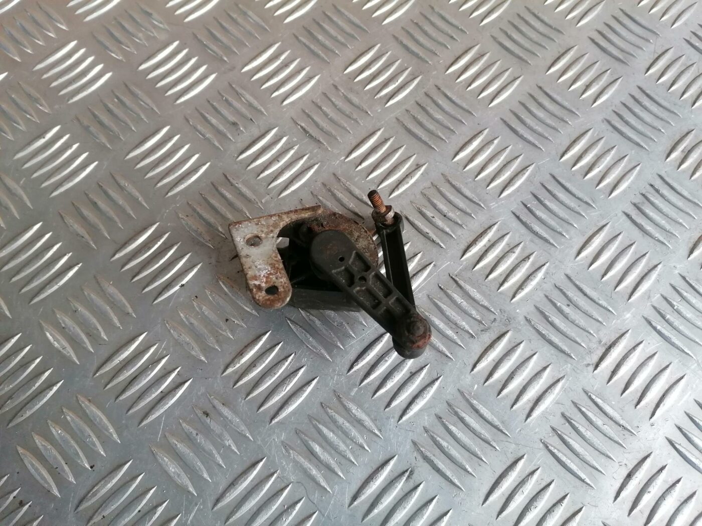 Lukturu diapazona korekcijas sensors, aizmugurē priekš BMW 530D E39 2001 TOURING 2 Lukturu diapazona korekcijas sensors, aizmugurē priekš BMW 530D E39 2001 TOURING