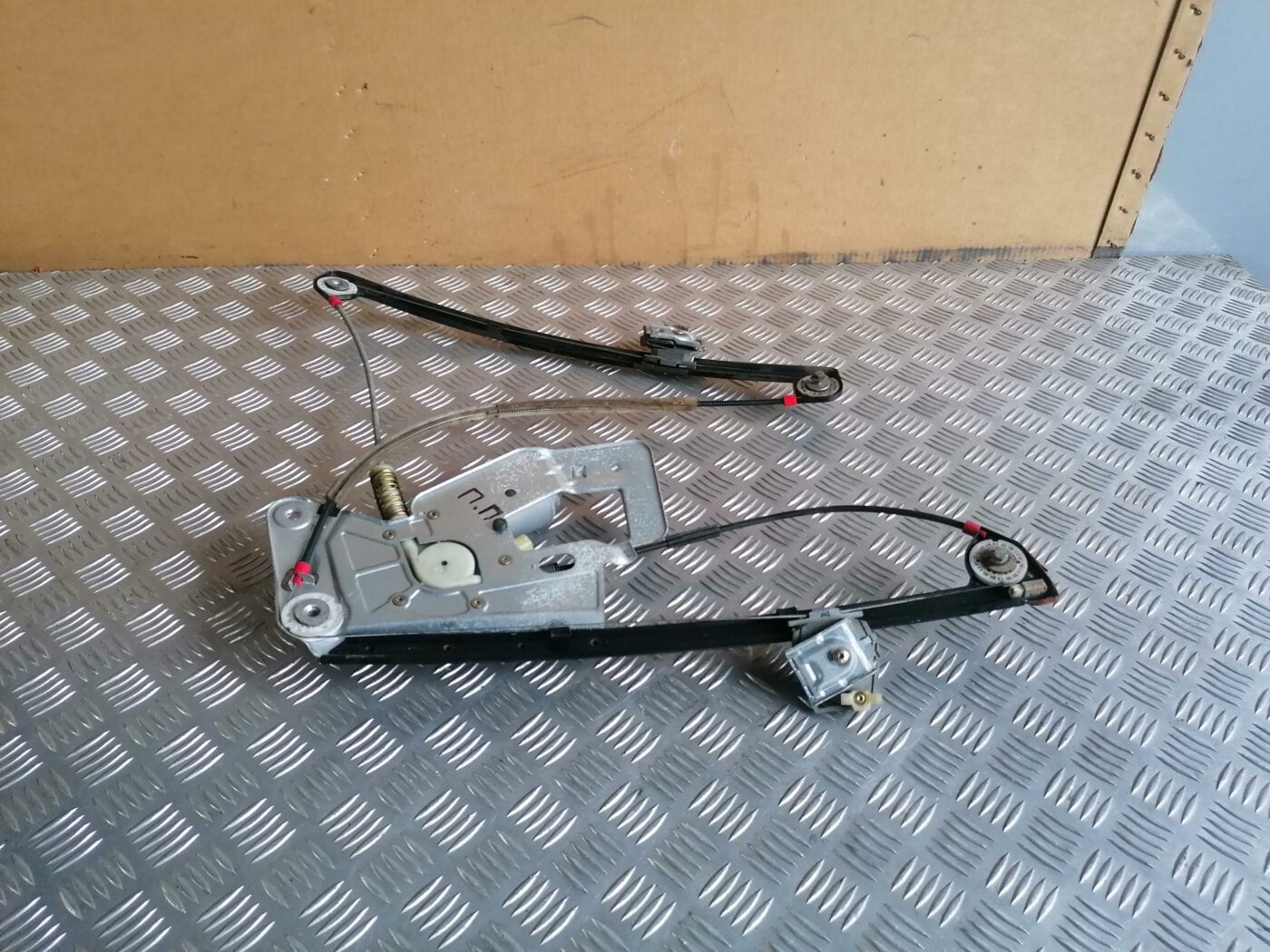 Stikla pacelšanas mehānisms priekšējais labais priekš BMW 530D E39 2001 TOURING 2 Stikla pacelšanas mehānisms priekšējais labais priekš BMW 530D E39 2001 TOURING