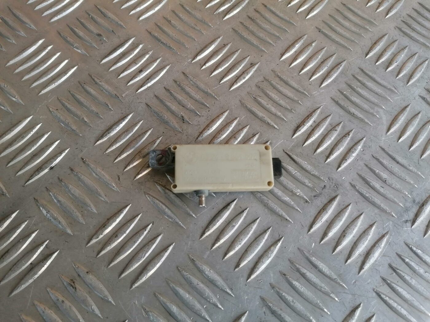 Antenas pastiprinātāja bloks priekš BMW 530D E39 2001 TOURING 1 Antenas pastiprinātāja bloks priekš BMW 530D E39 2001 TOURING