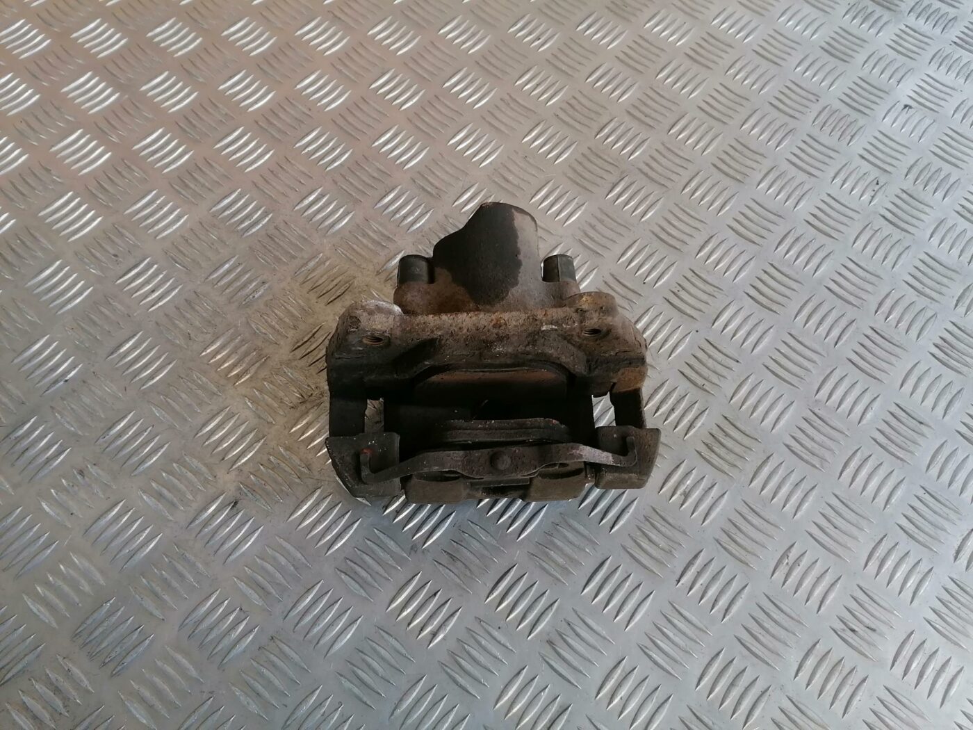 Priekšējais labais suports priekš BMW 530D E39 2001 TOURING 2 Priekšējais labais suports priekš BMW 530D E39 2001 TOURING