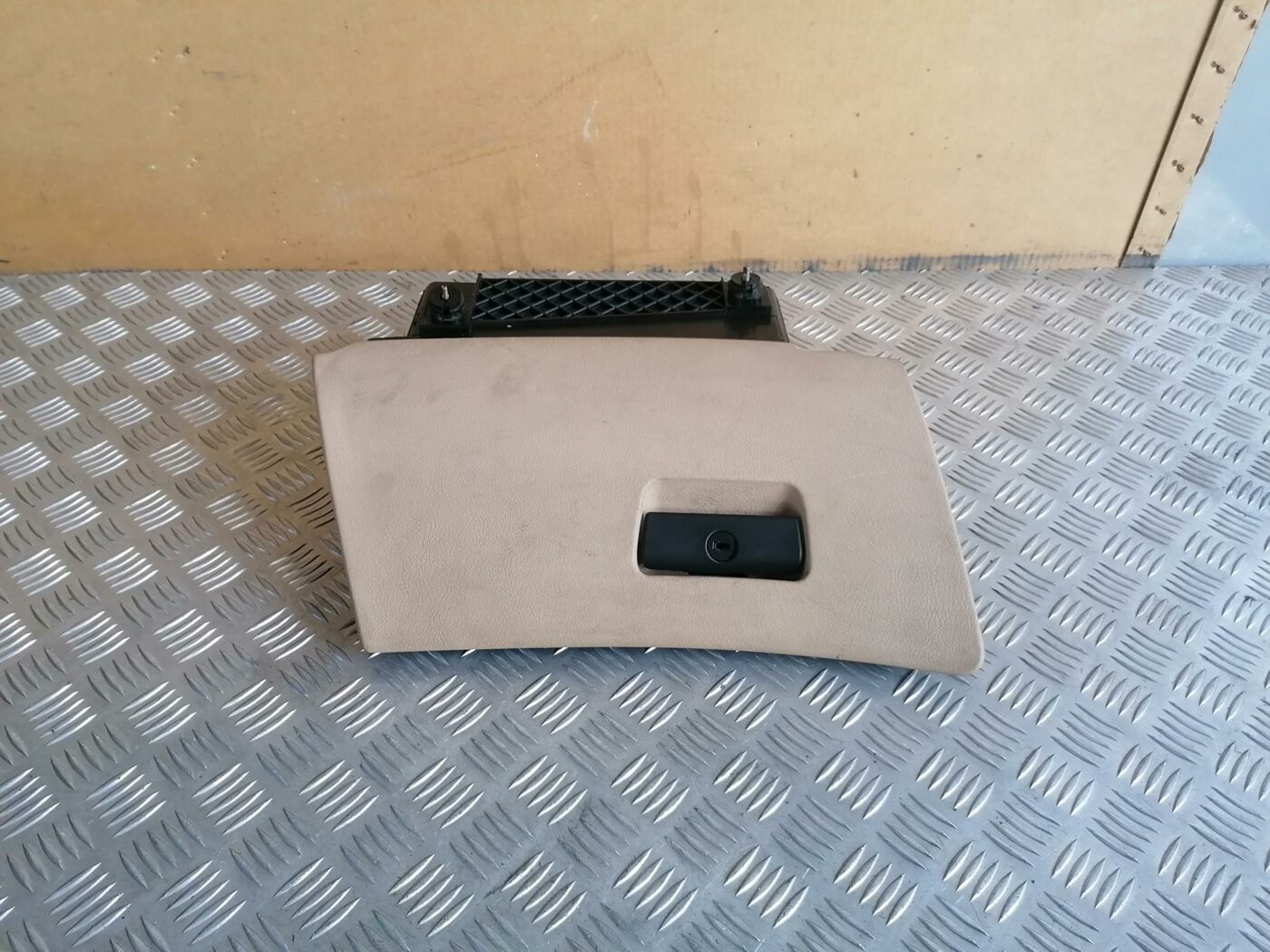 Mantu glabāšanas nodalījums pasažiera pusē priekš BMW 530D E39 2001 TOURING 1 Mantu glabāšanas nodalījums pasažiera pusē priekš BMW 530D E39 2001 TOURING