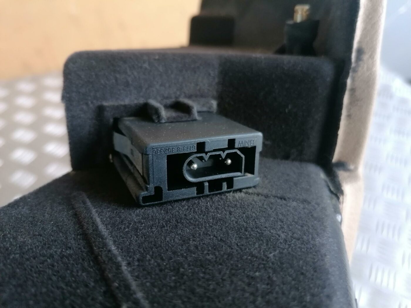 Mantu glabāšanas nodalījums pasažiera pusē priekš BMW 530D E39 2001 TOURING 3 Mantu glabāšanas nodalījums pasažiera pusē priekš BMW 530D E39 2001 TOURING