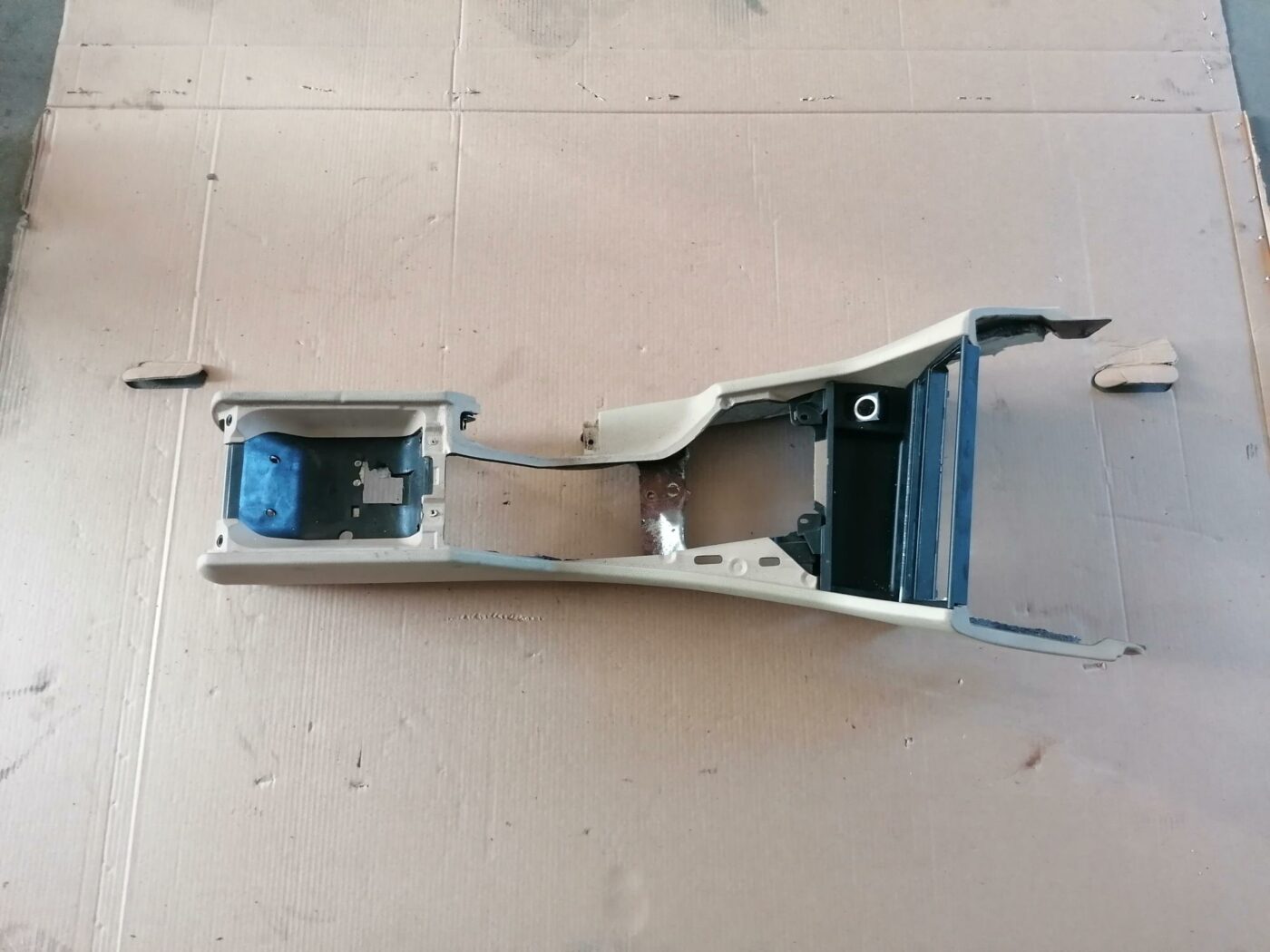 Centrālās konsoles apdares lielākā daļa priekš BMW 530D E39 2001 TOURING 1 Centrālās konsoles apdares lielākā daļa priekš BMW 530D E39 2001 TOURING