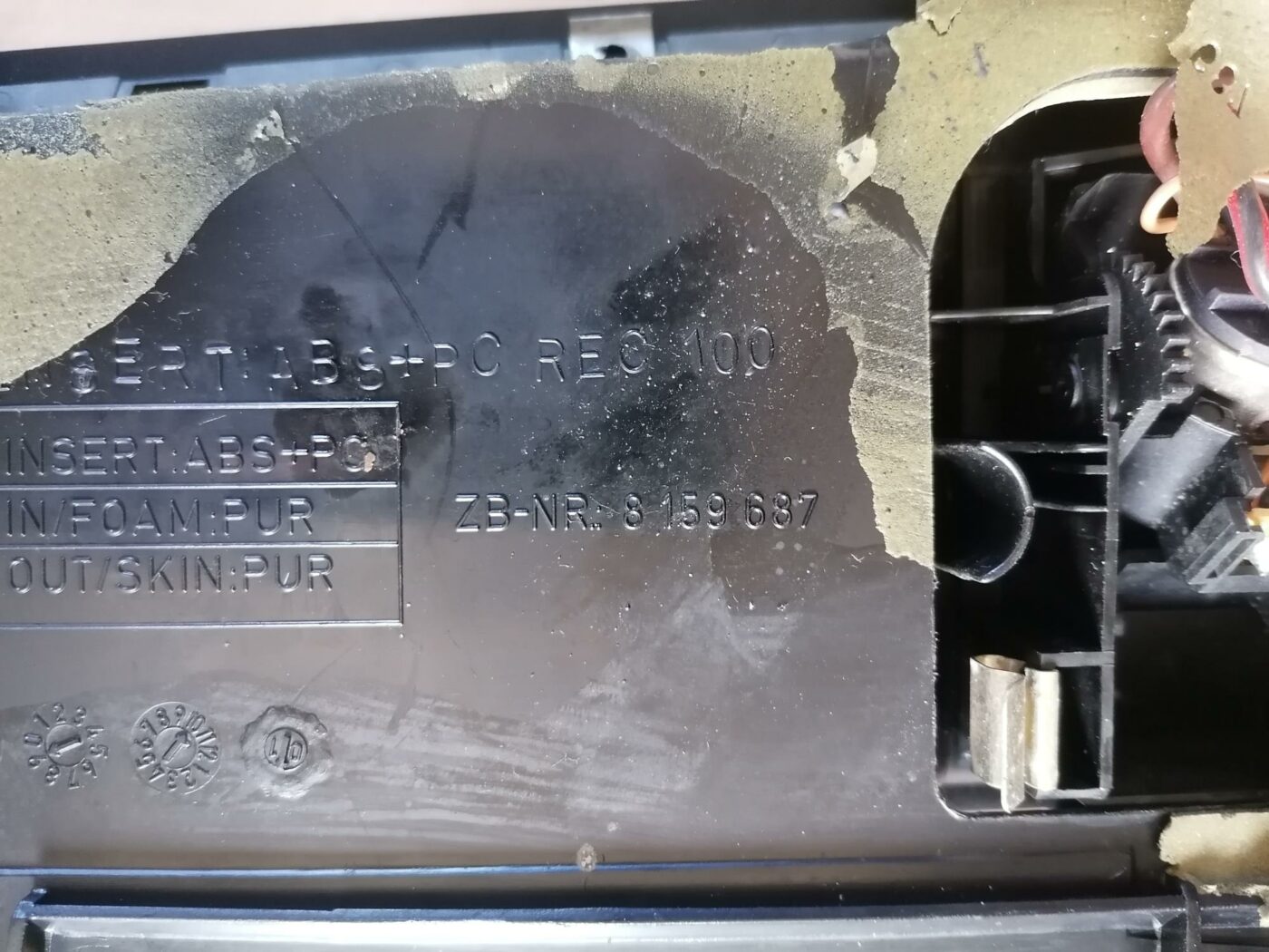 Centrālās konsoles apdares lielākā daļa priekš BMW 530D E39 2001 TOURING 3 Centrālās konsoles apdares lielākā daļa priekš BMW 530D E39 2001 TOURING