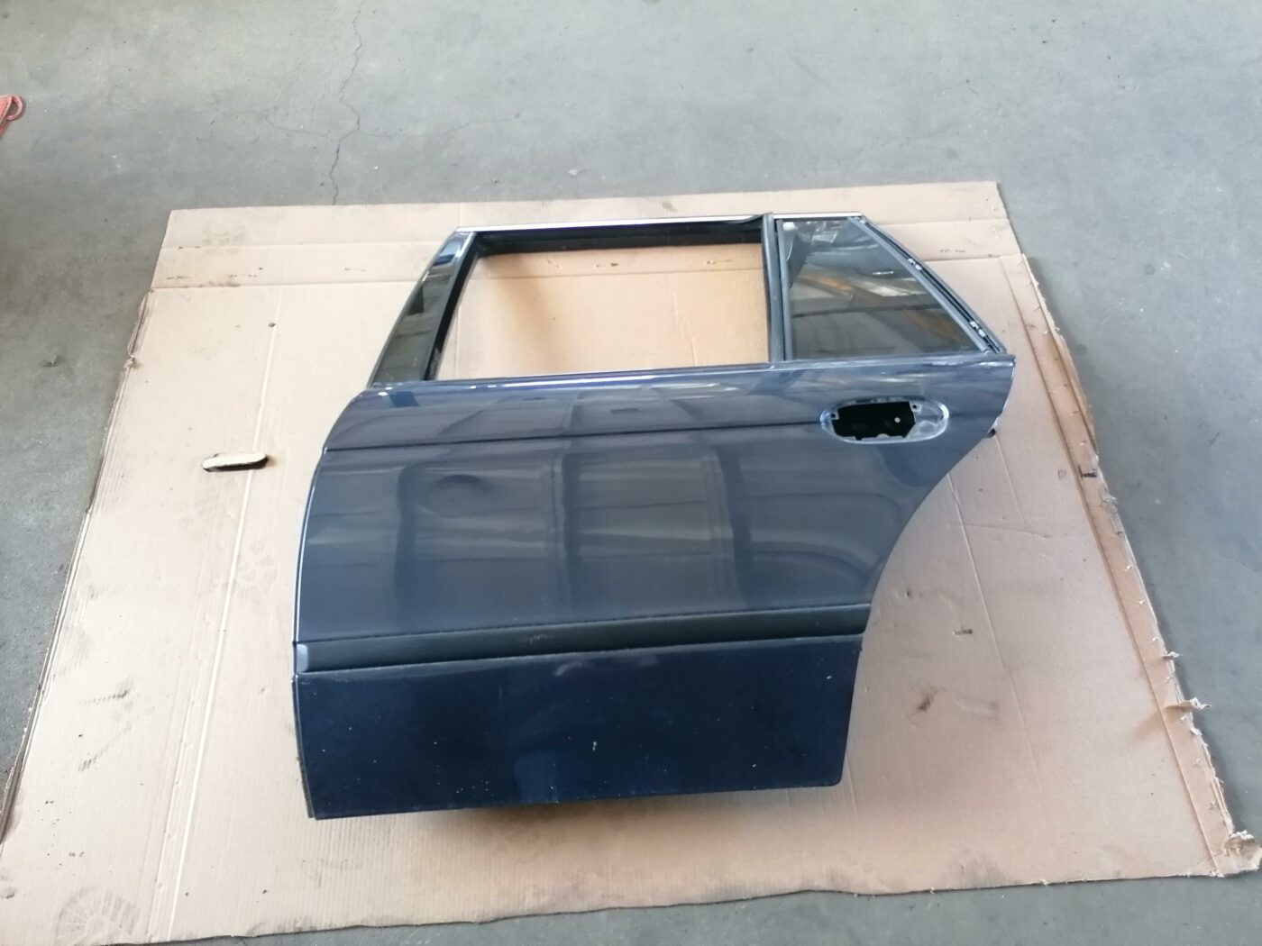 Aizmugurējās kreisās durvis priekš BMW 530D E39 2001 TOURING