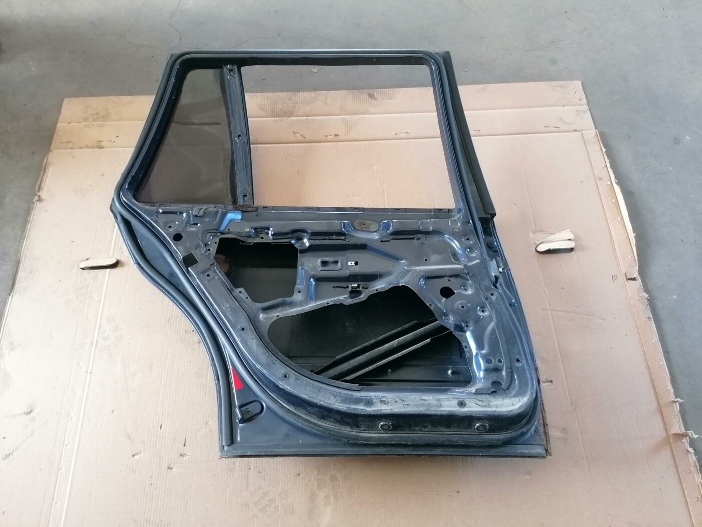 Aizmugurējās kreisās durvis priekš BMW 530D E39 2001 TOURING