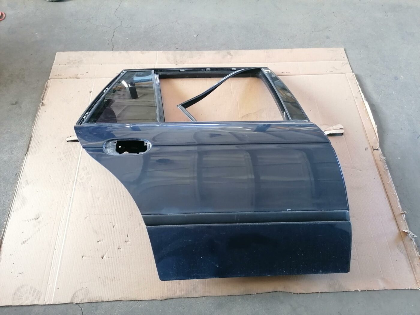 Aizmugurējās kreisās durvis priekš BMW 530D E39 2001 TOURING