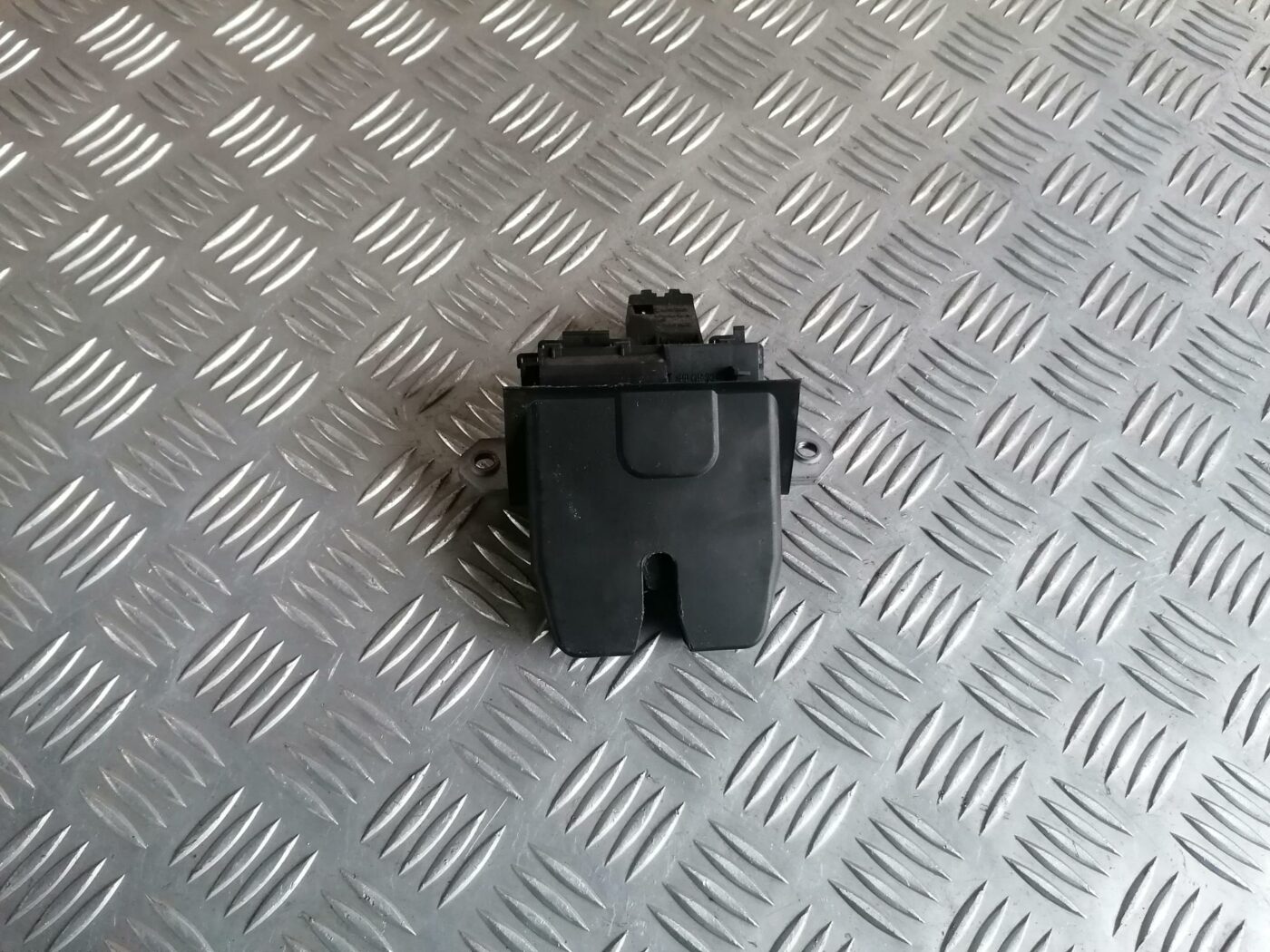 Bagāžnieka vāka slēdzene priekš FORD MONDEO 2007 2 Bagāžnieka vāka slēdzene priekš FORD MONDEO 2007