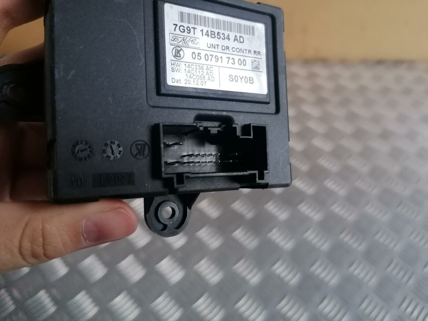 Aizmugurējo labo durvju vadības bloks priekš FORD MONDEO 2007 3 Aizmugurējo labo durvju vadības bloks priekš FORD MONDEO 2007