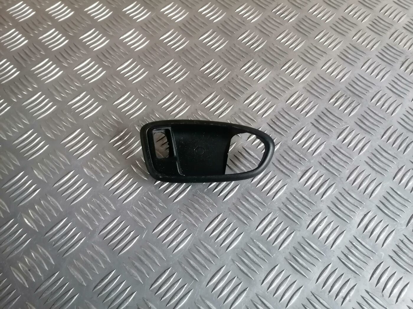 Durvju rokturu apdares uzlika (salonā) priekš FORD MONDEO 2007 1 Durvju rokturu apdares uzlika (salonā) priekš FORD MONDEO 2007