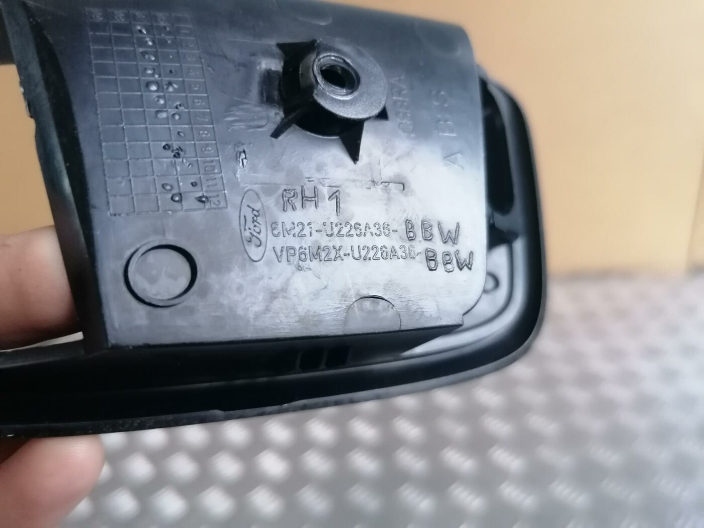 Durvju rokturu apdares uzlika (salonā) priekš FORD MONDEO 2007 3 Durvju rokturu apdares uzlika (salonā) priekš FORD MONDEO 2007