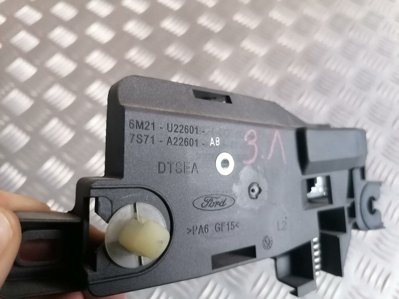 Salona durvju rokturis, aizmugures kreisais priekš FORD MONDEO 2007 3 Salona durvju rokturis, aizmugures kreisais priekš FORD MONDEO 2007